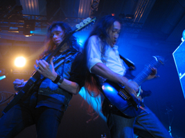 Sam Totman und Herman Li in Aktion