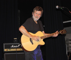 Kann's auch an der Akustischen: Bob Hartman