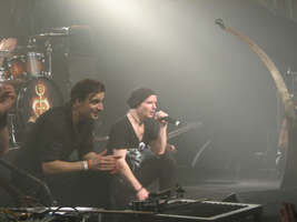 Die Letzte Instanz kniet nieder