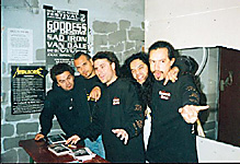 Autogrammstunde mit Armored Saint